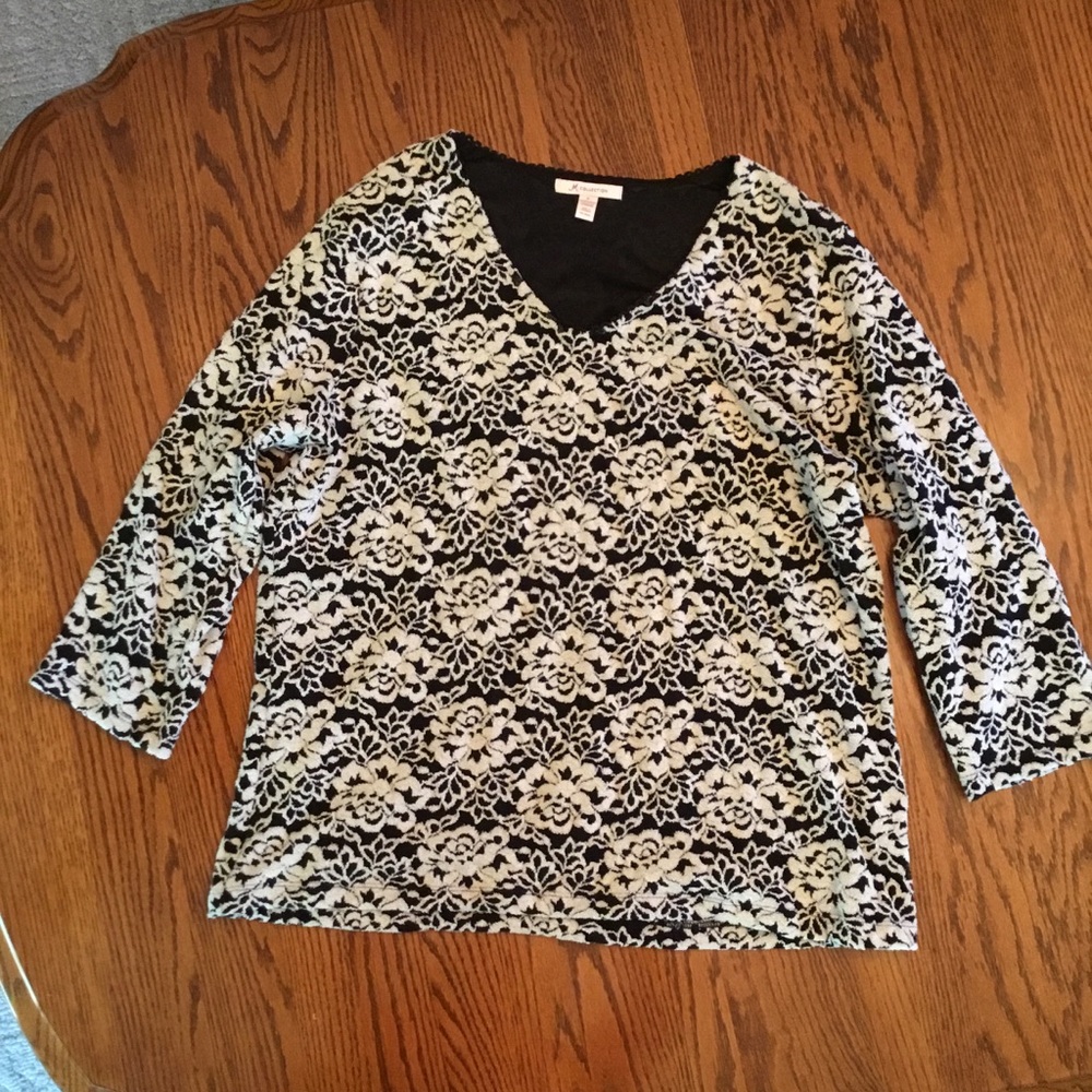 JM Collection Black and Cream V-Neck Lace-Pattern Long Sleeve Top